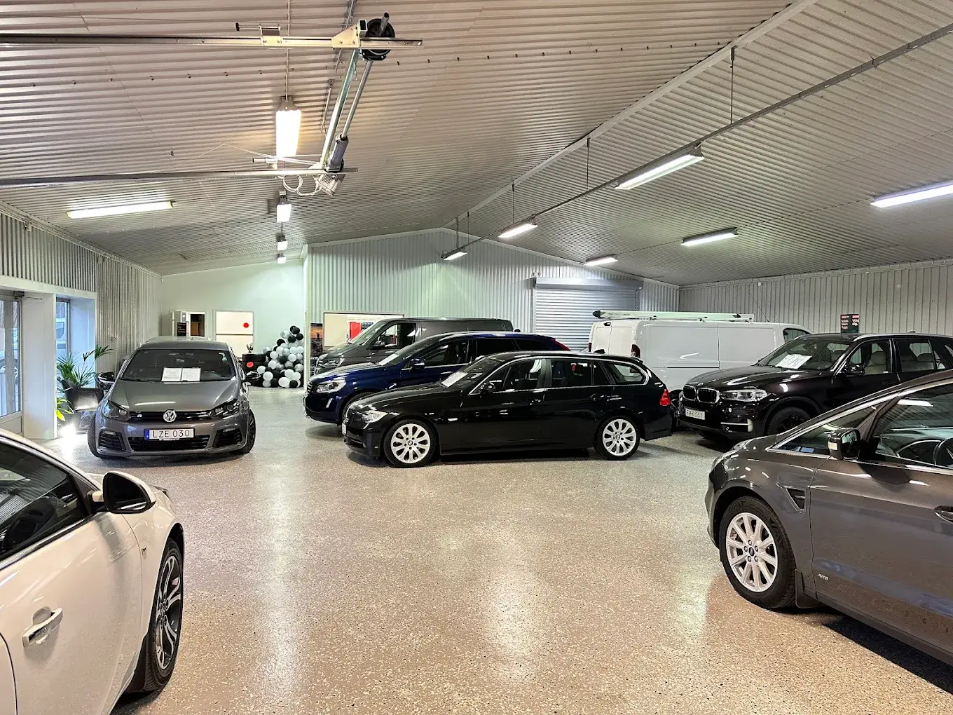 Bilförsäljning, verkstad och däckservice i Lödöse